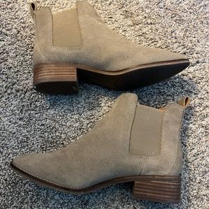 Lucky Brand Size 7.5 Tan Chelsea Boots